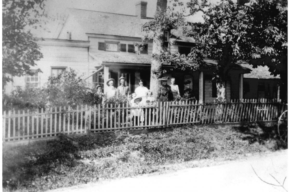 209 Grandview Avenue – Peterson Family – 1904